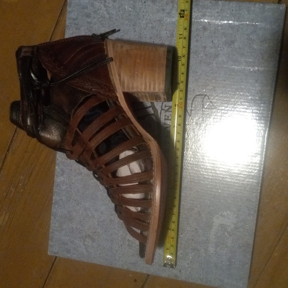 NIB Freebird size 8 sandal boots - Picture 15 of 15